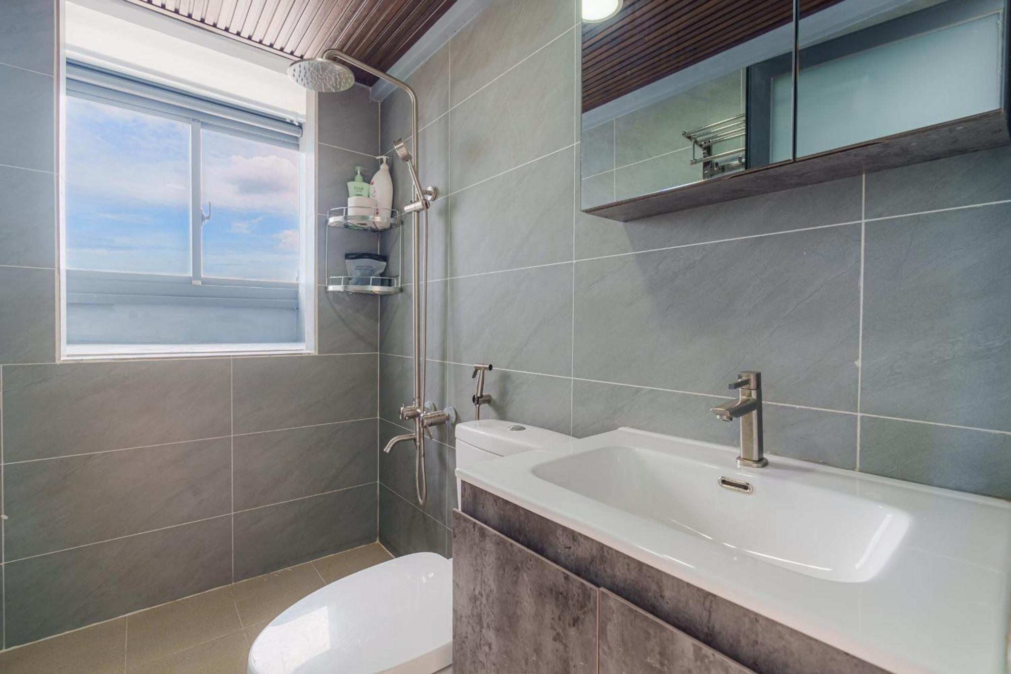 2br With A Fabulous Canal View Apartment *